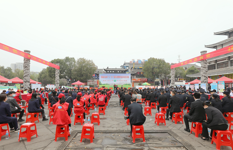 “3·15”普法宣传 房县法院在行动