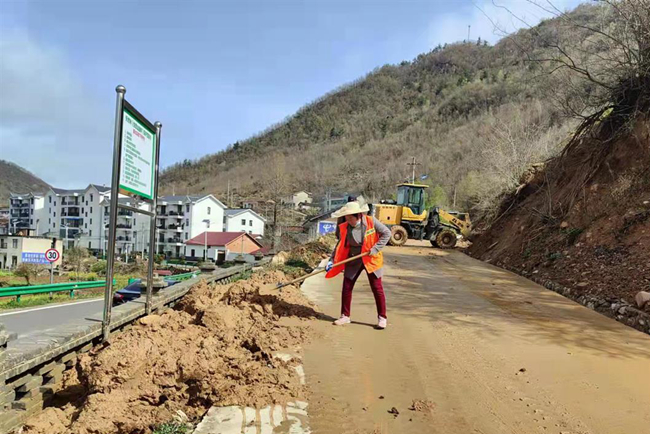 青峰路上“清风”来