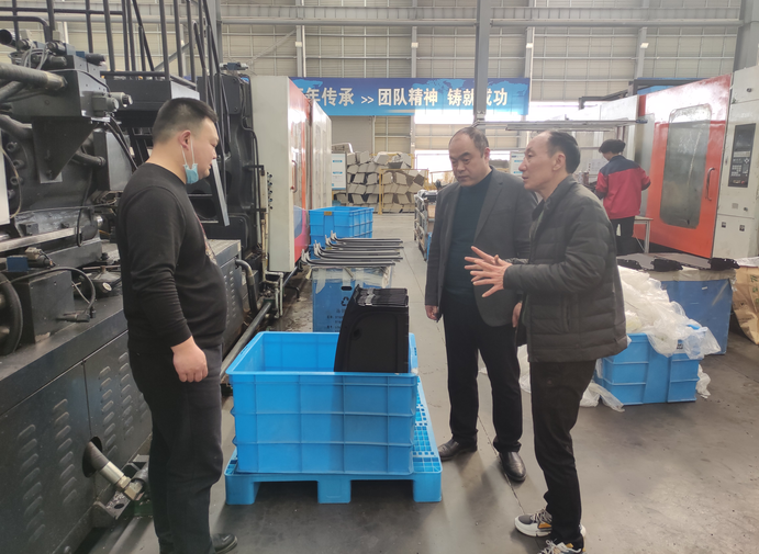 房县行政审批局服务送上门 助企“开门红”