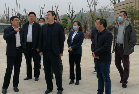 市教育局局长寇伟一行来房县一中调研