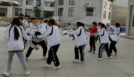 县职校成立“青春同伴”心理社团