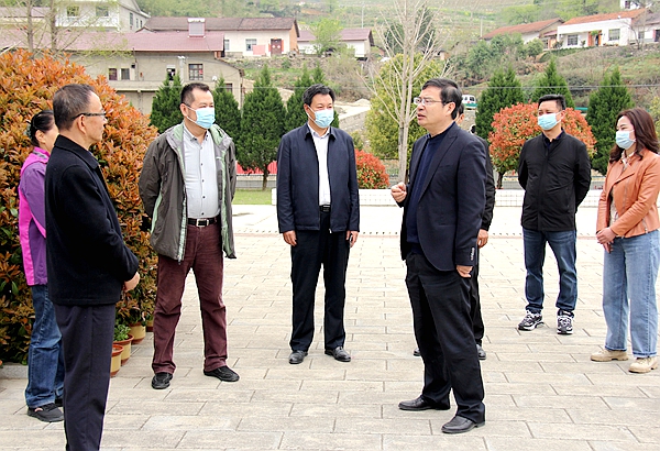 市教育局来房调研教育工作