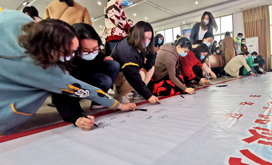 县医院：362名护士重温誓言 签名承诺提升服务质量