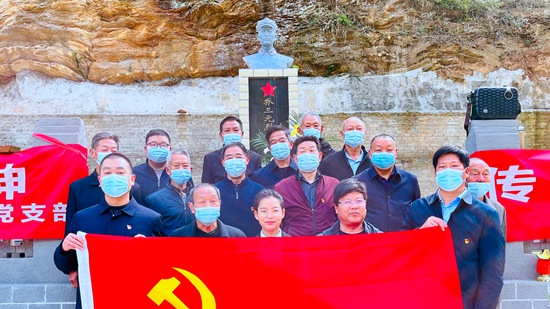 大木厂镇：清明祭英烈  遗志永传承