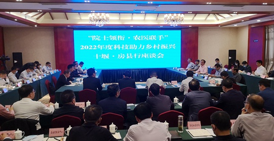 “院士领衔·农医联手”科技助力乡村振兴活动在我县举行