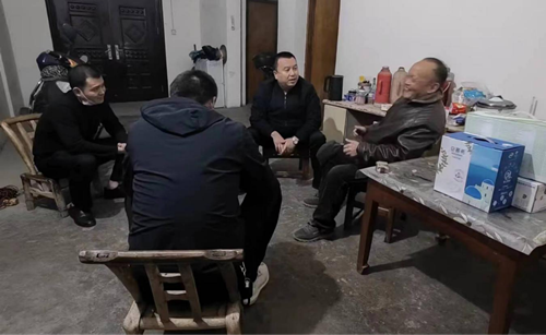 征迁先征心  暖情破坚冰  ——县城管执法局诗经城项目拆迁安置工作侧记