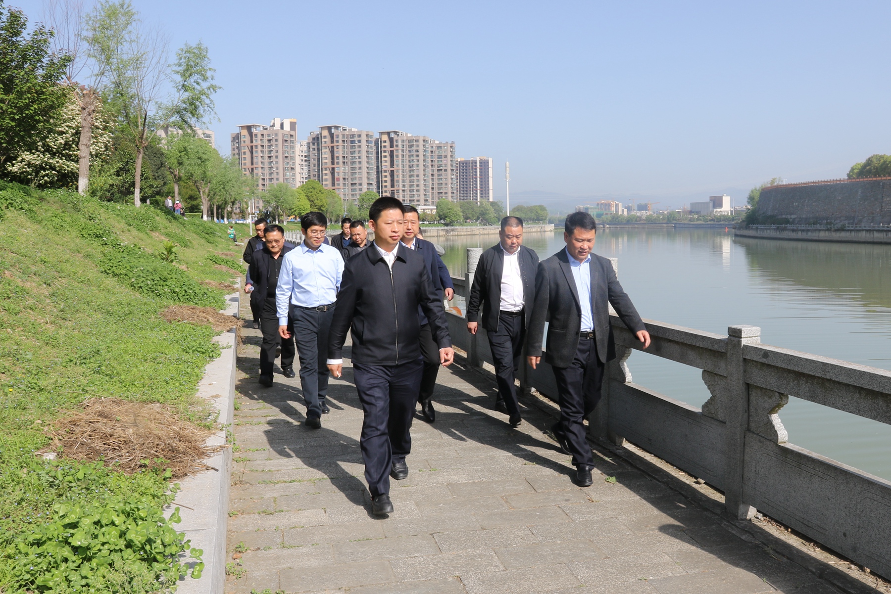 纪道清巡河时强调：严格落实河长制  推进马栏河流域水质稳定达标