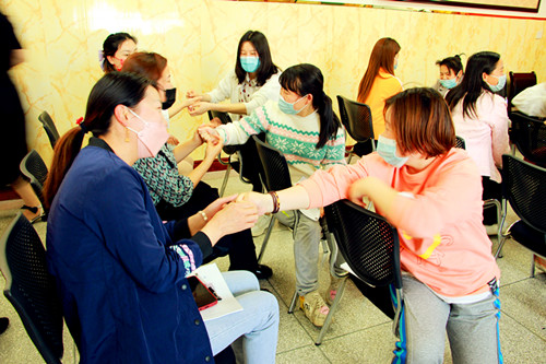 东城小学举办青春健康“沟通之道”家长培训专题讲座