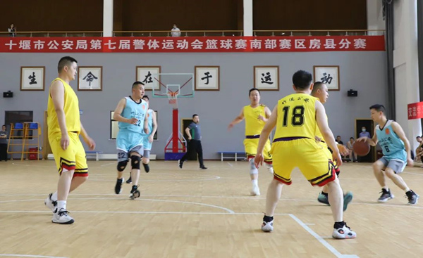 市公安局第七届警体运动会篮球赛南部赛在房县开赛