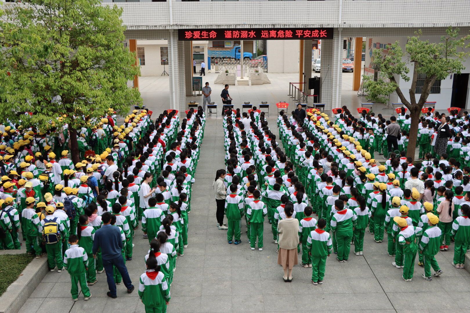 珍爱生命，谨防溺水——房县城关镇八一希望小学开展防溺水主题教育系列活动