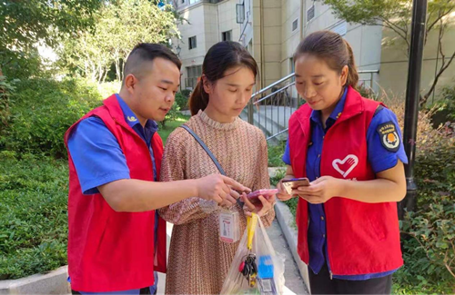 县城管执法局积极行动做好群众安全感测评宣传