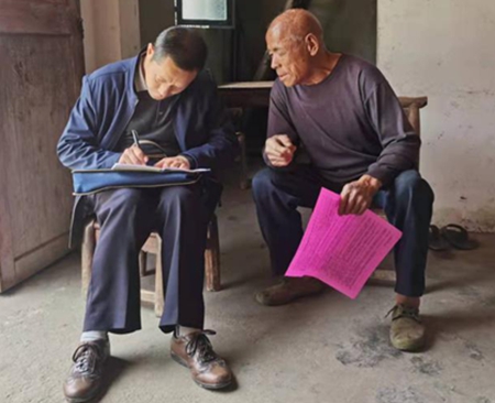 回龙乡财政所开展强农惠农政策宣传