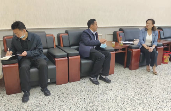 邹莉带队督导检查校园安全工作