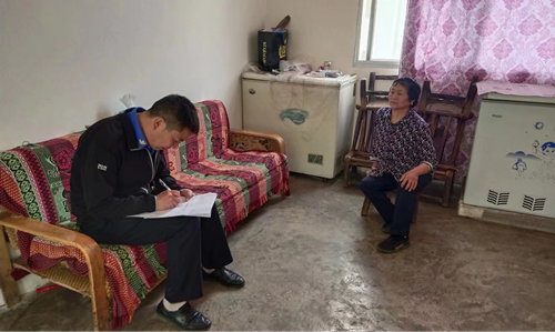 县城管执法局：开展“户户走到” 助力乡村振兴