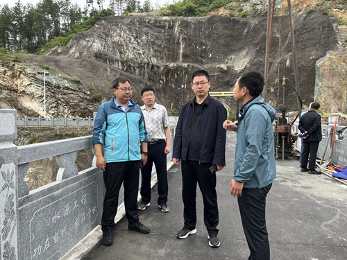 十堰市挂职干部到房县开展支部主题党日活动