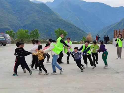 湖北房县为1162名特殊未成年人撑起关爱保护伞