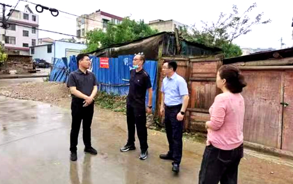 高勇深入包保责任路段调研督导创文工作