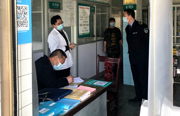 县卫健局：净化校园周边环境 扎实开展创文工作