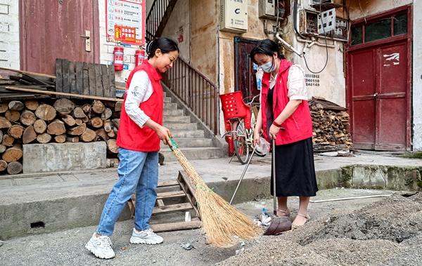 黄酒中心：以党建为“旗”创文明社区