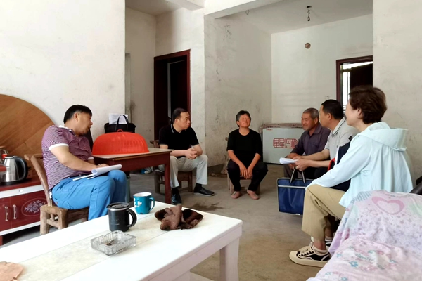 县融媒体中心赴青峰镇卧牛观村开展下基层察民情解民忧暖民心实践活动