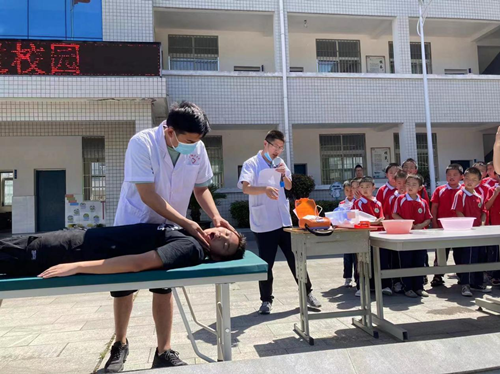 尹吉甫镇开展防溺水知识培训进校园活动