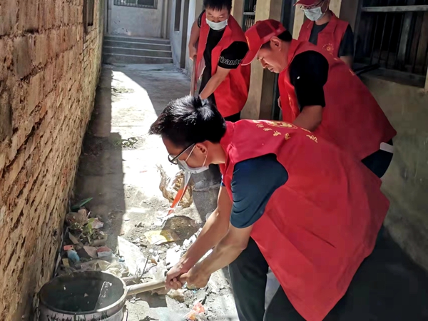 房县卫健局：整治背街小巷刻不容缓