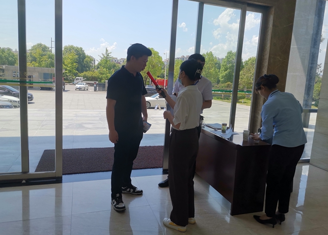 房县狠抓队伍作风建设突击检查工作日“午餐饮酒”