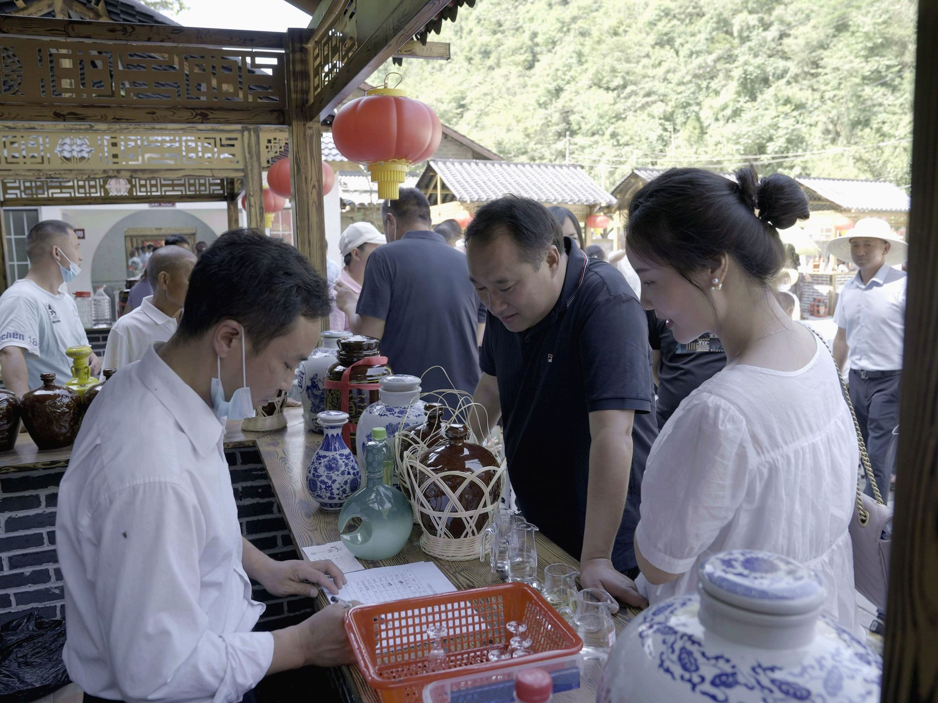 房县中坝乡胡湾大曲酒交易市场开市