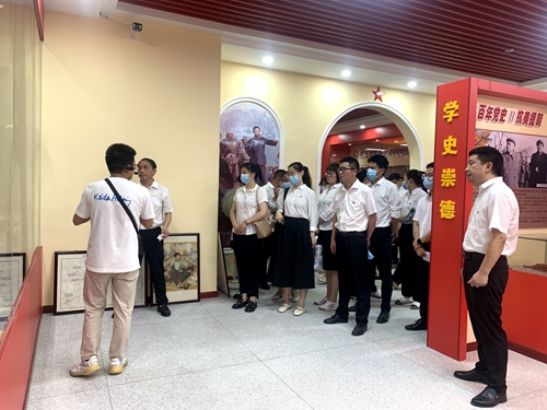 房县人社局开展“七一”红色教育活动