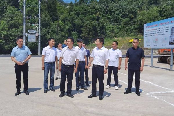 谢晓鸣在万峪河乡调研时强调：明确发展定位 发展特色产业 推进乡村全面振兴