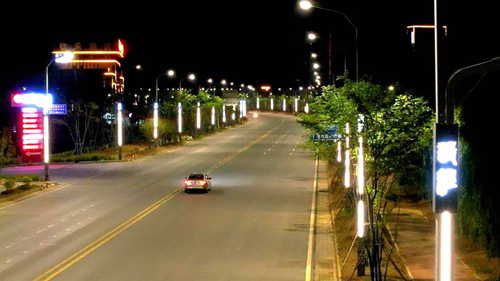 房县城管：冒高温战酷暑 全力以赴送光明