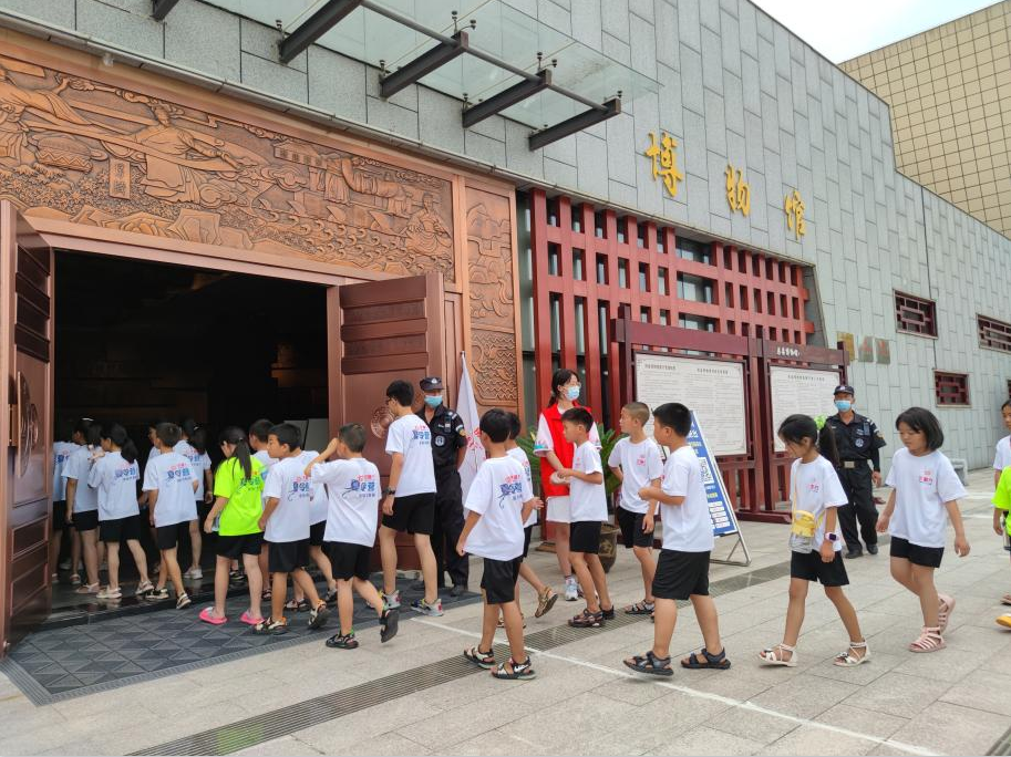 房陵文化 浸润多彩童年：山区留守儿童走进房县博物馆