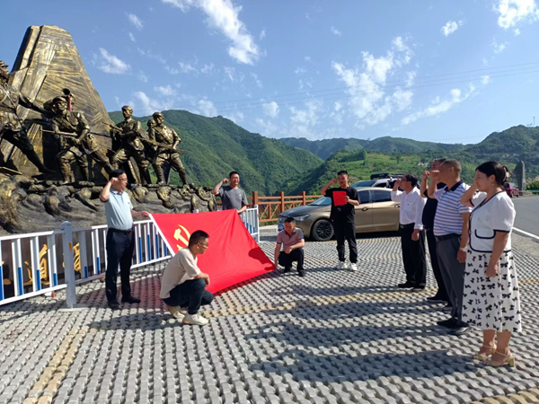 大木厂镇财政所：深入红色教育基地开展缅怀先烈活动