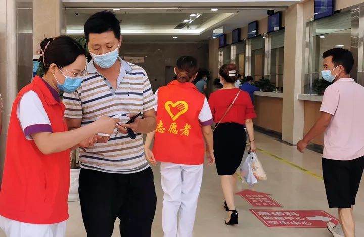 我的志愿故事：白衣红甲 温暖你我他