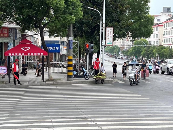 房县：退伍“老兵”助力文明创建