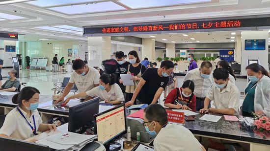 县民政局“三到位”积极服务“七夕”结婚热