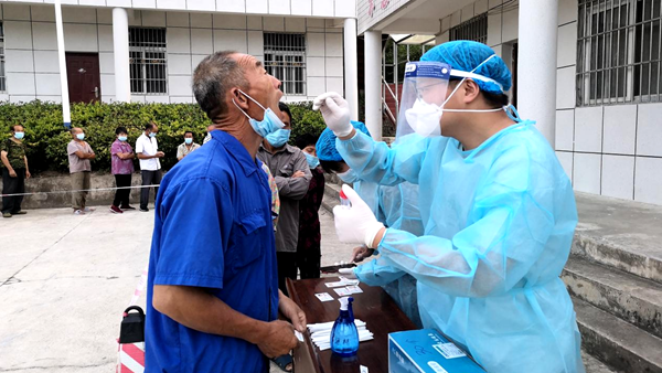 房县公安局交警大队：疫情防控 义不容辞