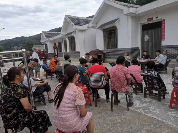 青峰镇：“三个抓手”助力创文工作“升温”