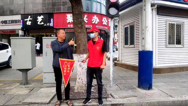 市民为房县卫健局文明劝导志愿服务点赞