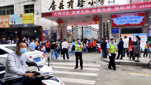 房县“三个强化”开展城市道路交通秩序专项整治