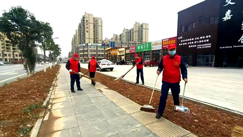 房县消防救援大队开展“清洁房县”志愿服务活动