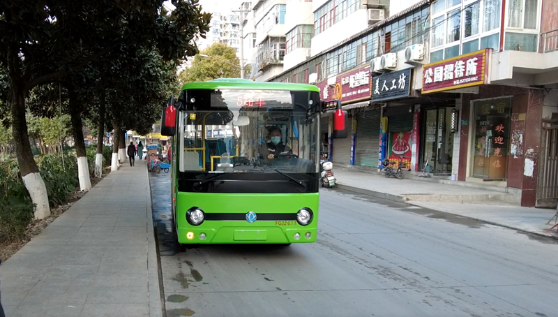 公交开通了 记者带您体验“公交之旅”