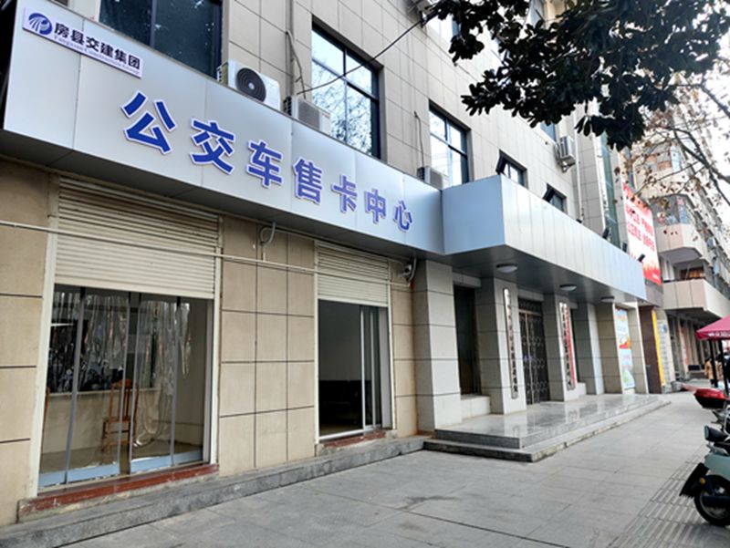 市民踊跃办卡 体验绿色出行