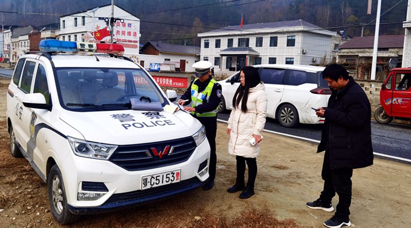 房县大木厂镇推进“两节”期间道路交通安全