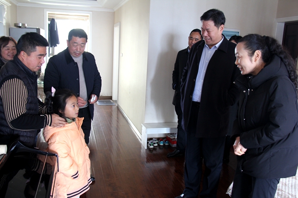 【新春走基层】王玲看望慰问“十堰好人”代表