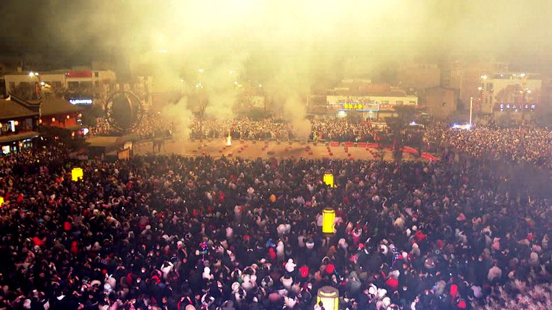 房县西关印象上演大型音乐烟花秀