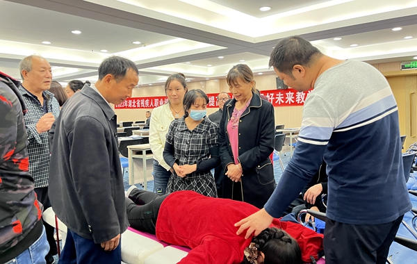 省残疾人职业培训中心保健按摩提高班在房县开班