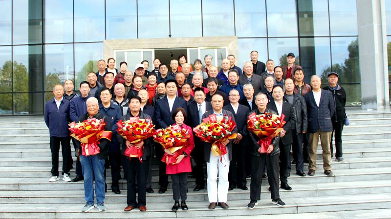 县财政局举办“九九”重阳节离退休干部座谈会