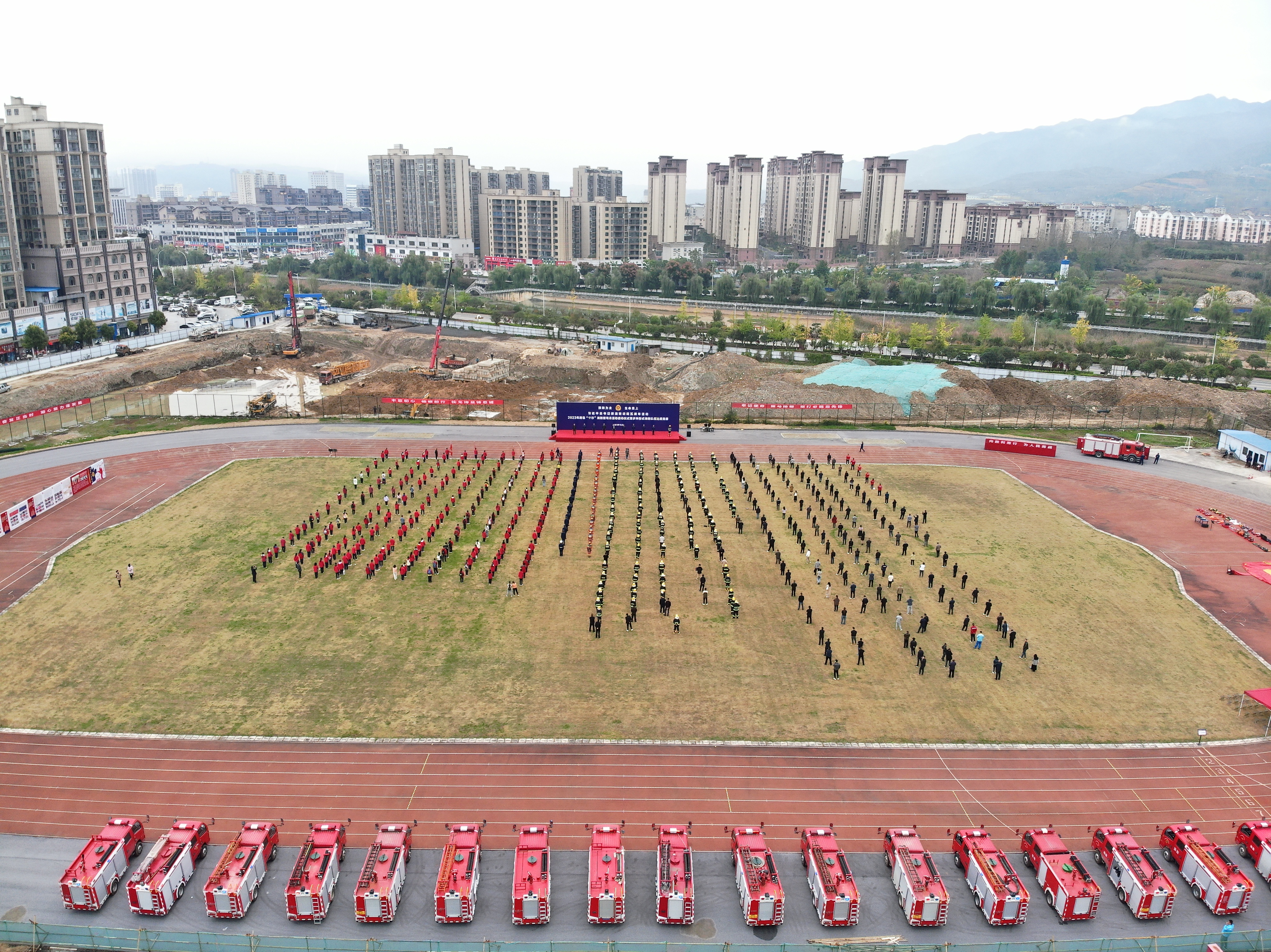 房县举行“119”消防宣传月启动仪式暨消防比武竞赛活动