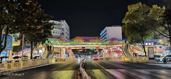 房县文明新地标：新十字街人行天桥